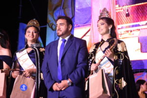 intendente-ubieta-junto-a-reinas-electas-de-la-paz
