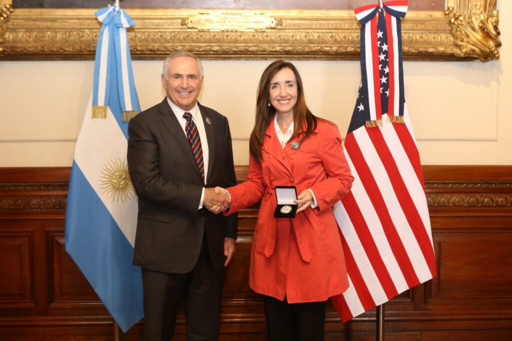 victoria-villarruel-y-embajador-de-estados-unidos