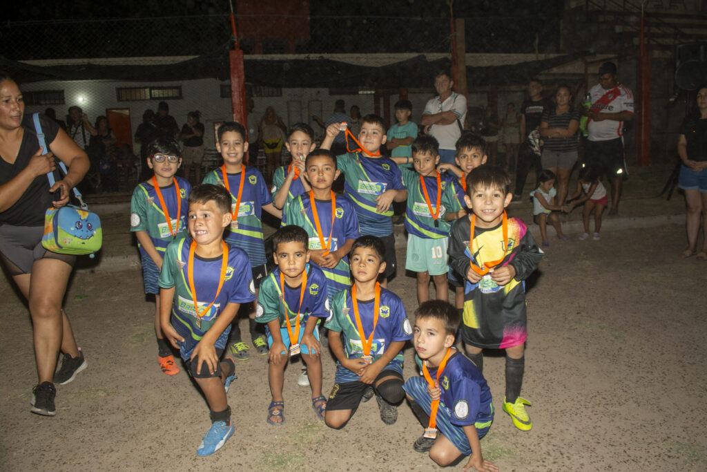 Cierre-Escuelitas-de-futbol-en-el-poli-0443-scaled