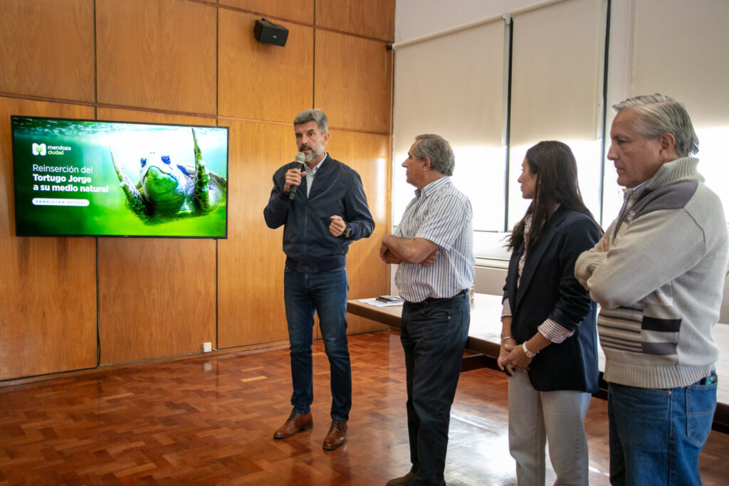 ulpiano-anuncia-reinsercion-del-tortugo-jorge
